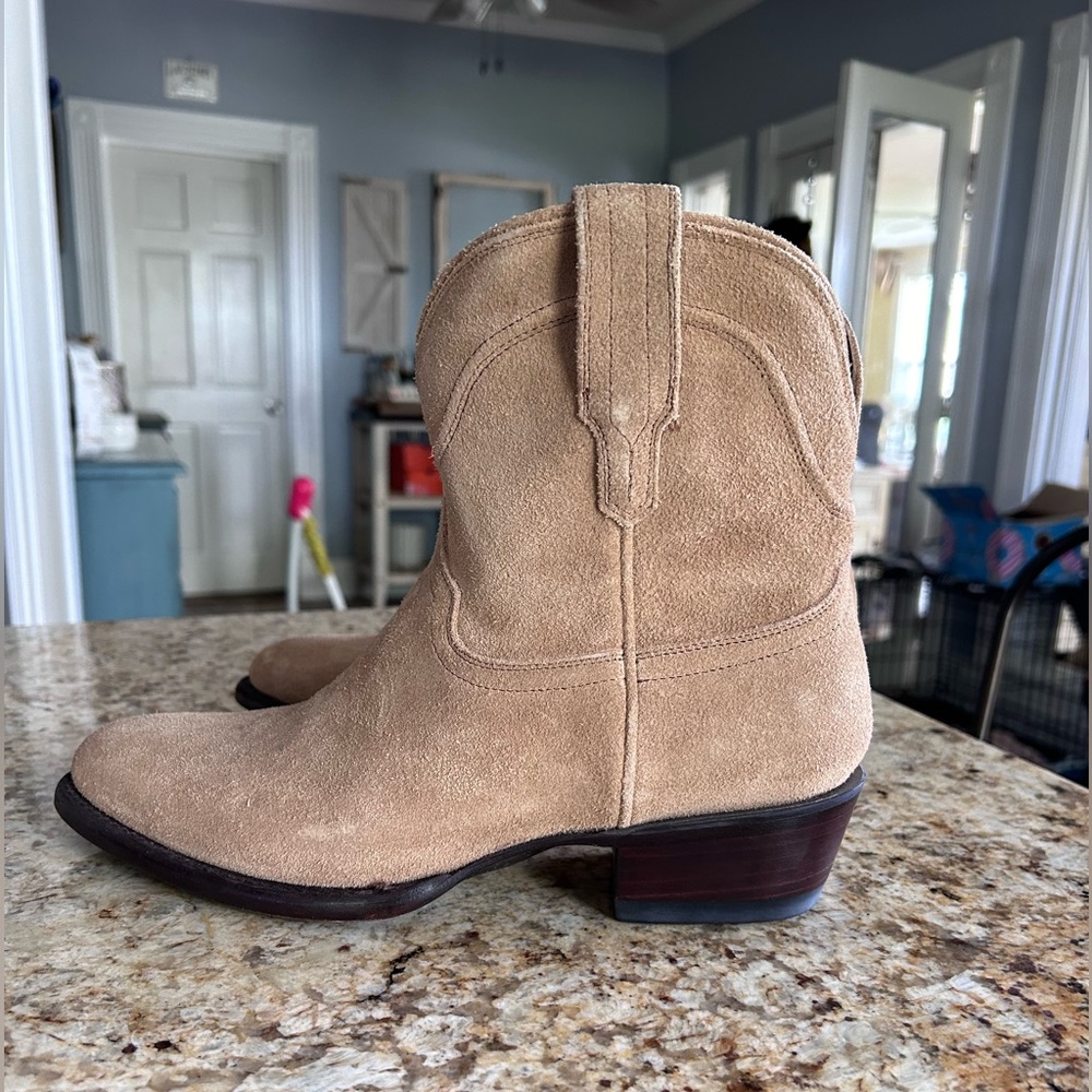 Tecovas size 9.5 B suede boots
